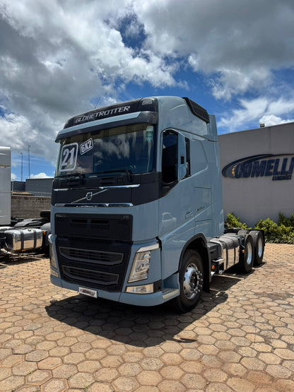 Marca/Modelo: Volvo FH 460/ Ano/Modelo: 21/21 Tração: 6x2 molas Quilometragem: 285 k Cor: Azul