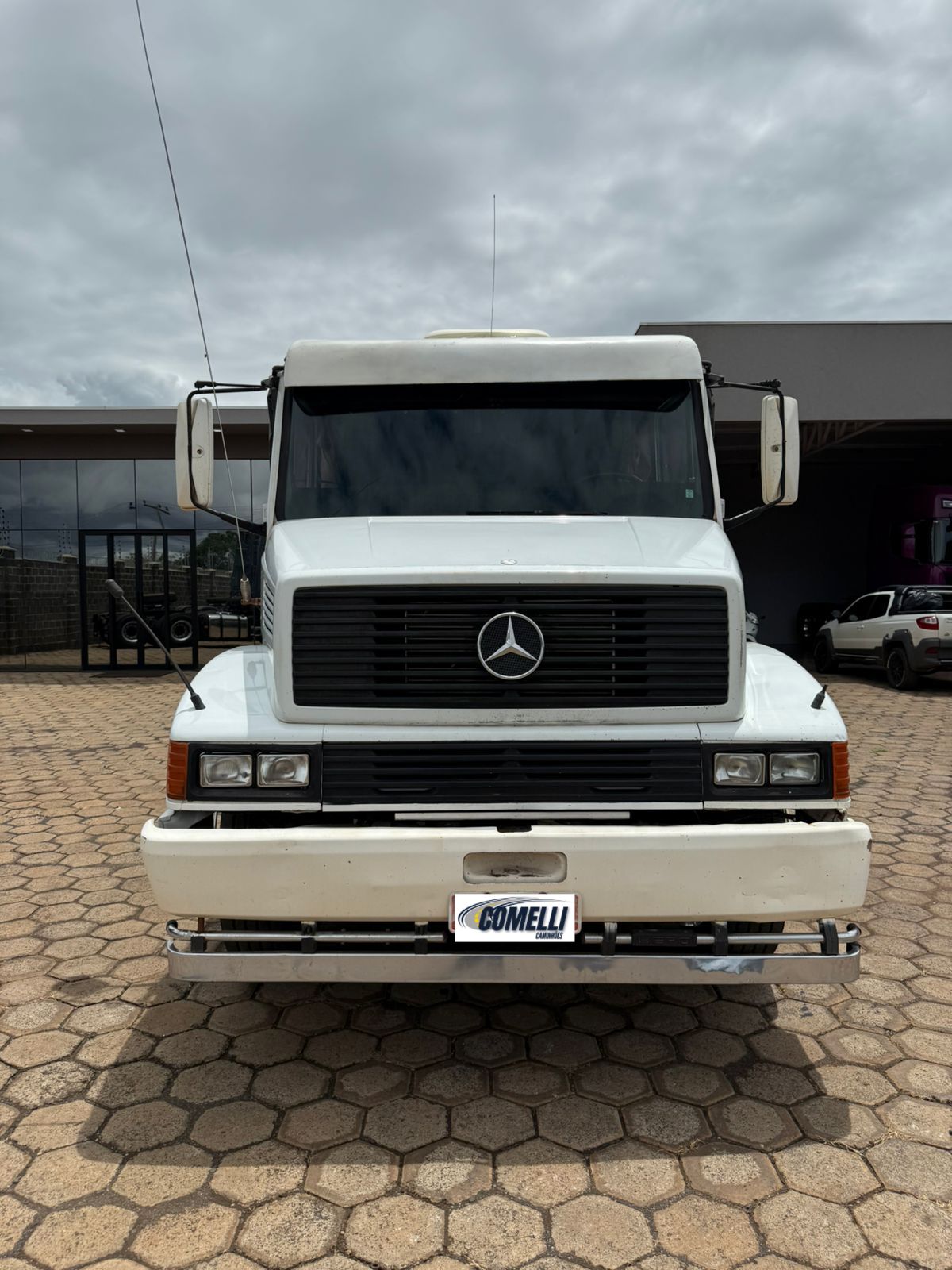 Marca/Modelo: Caminhão Mercedez benz/ Ano/Modelo: 93/93 Tração: 6x2 molas Quilometragem: 3000k