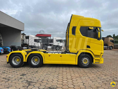 Marca/Modelo: Scania/R540  Ano/Modelo: 21/21  Tração: 6x4 molas  Quilometragem: 286k  Cor: Amarelo  Com Retarder, Gelade