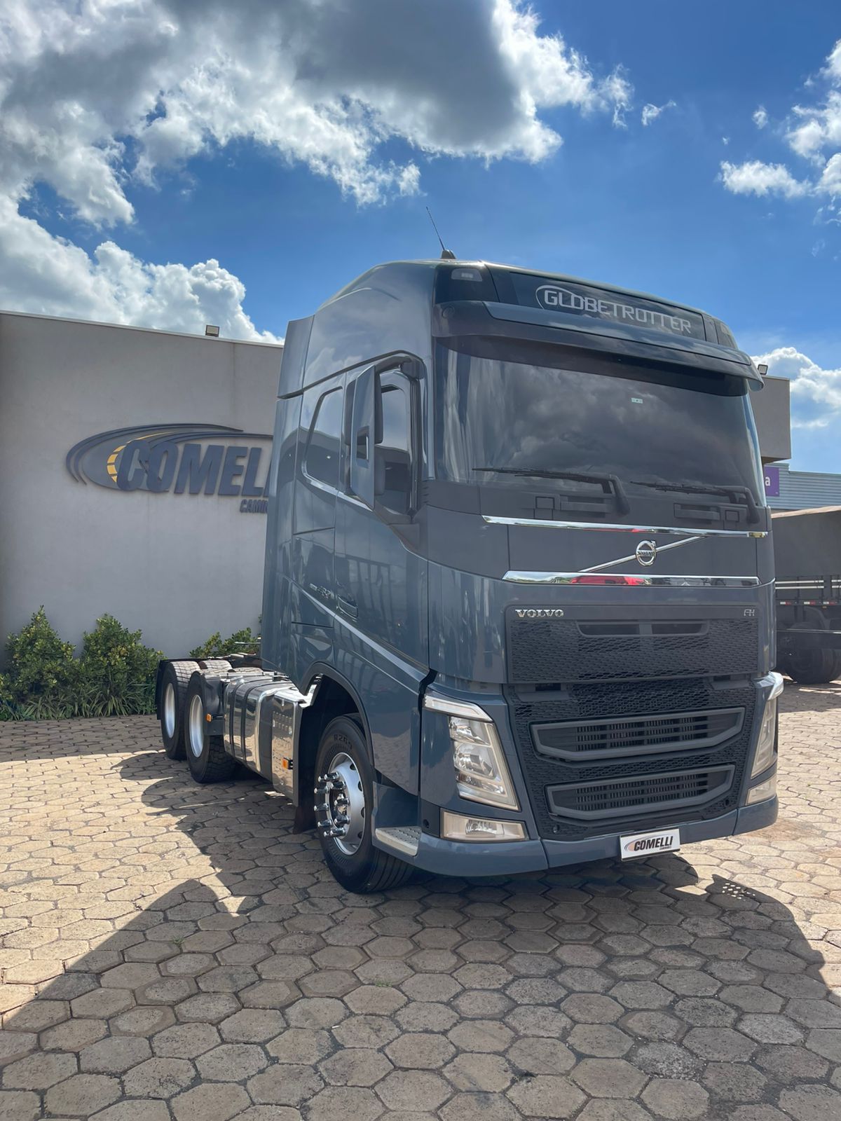 Marca/Modelo:Volvo FH 540/ Ano/Modelo: 21/21 Tração: 6x4molas Quilometragem:309k Cor: Cinza