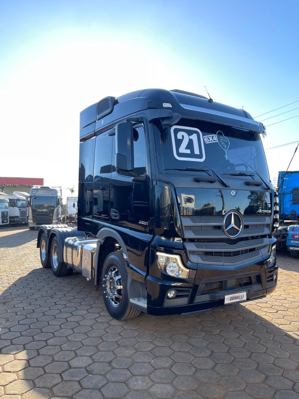 Marca/Modelo: Mercedes Benz /2651  Ano/Modelo: 2022/2022  Quilometragem: 163k  Tração 6x4  Cor: Preto  Suspensão de Mola