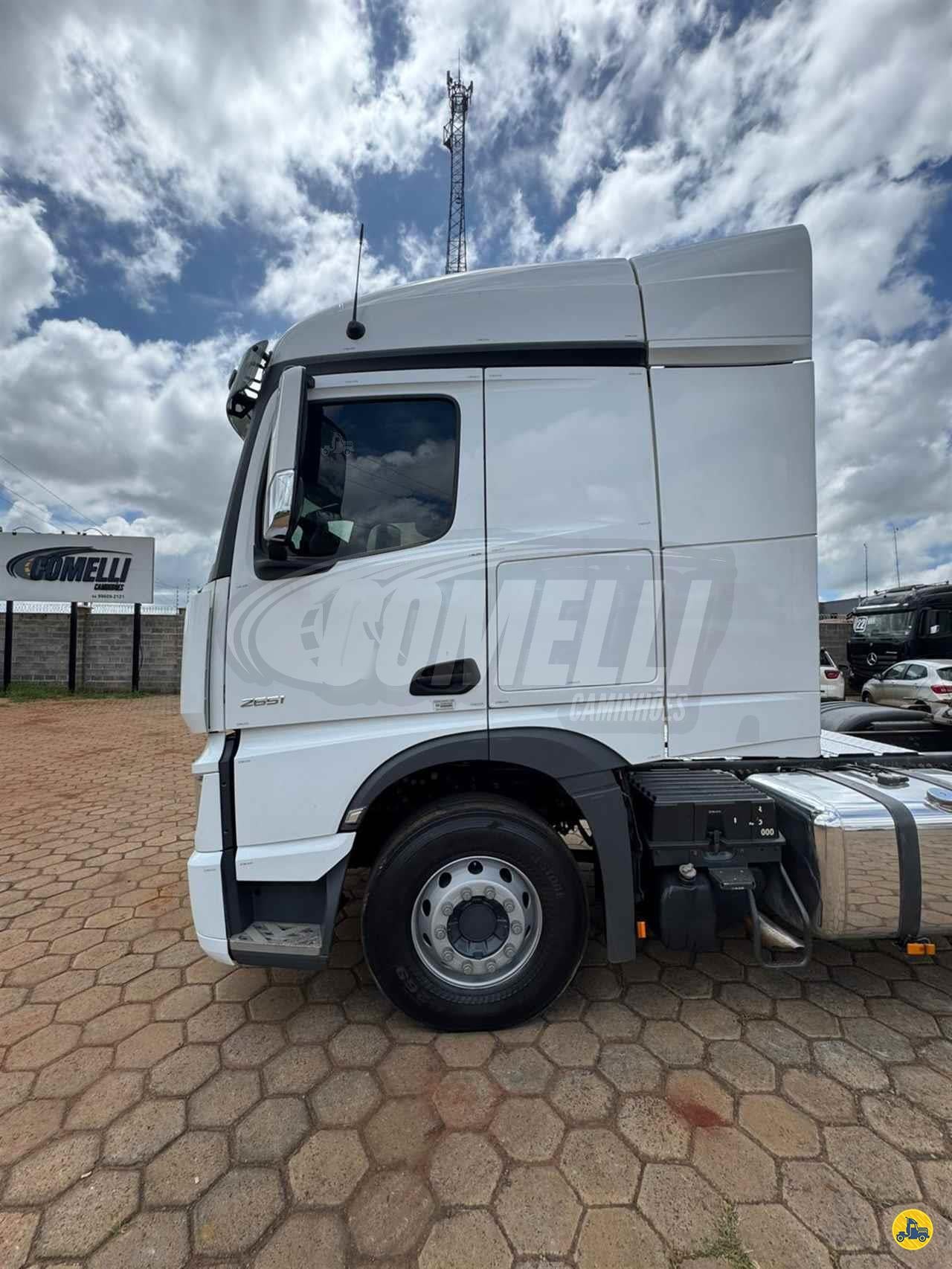 Marca/Modelo: Mercedez benz/ Ano/Modelo: 21/21/ Tração: 6x4 molas Quilometragem: 482k Cor: Branco