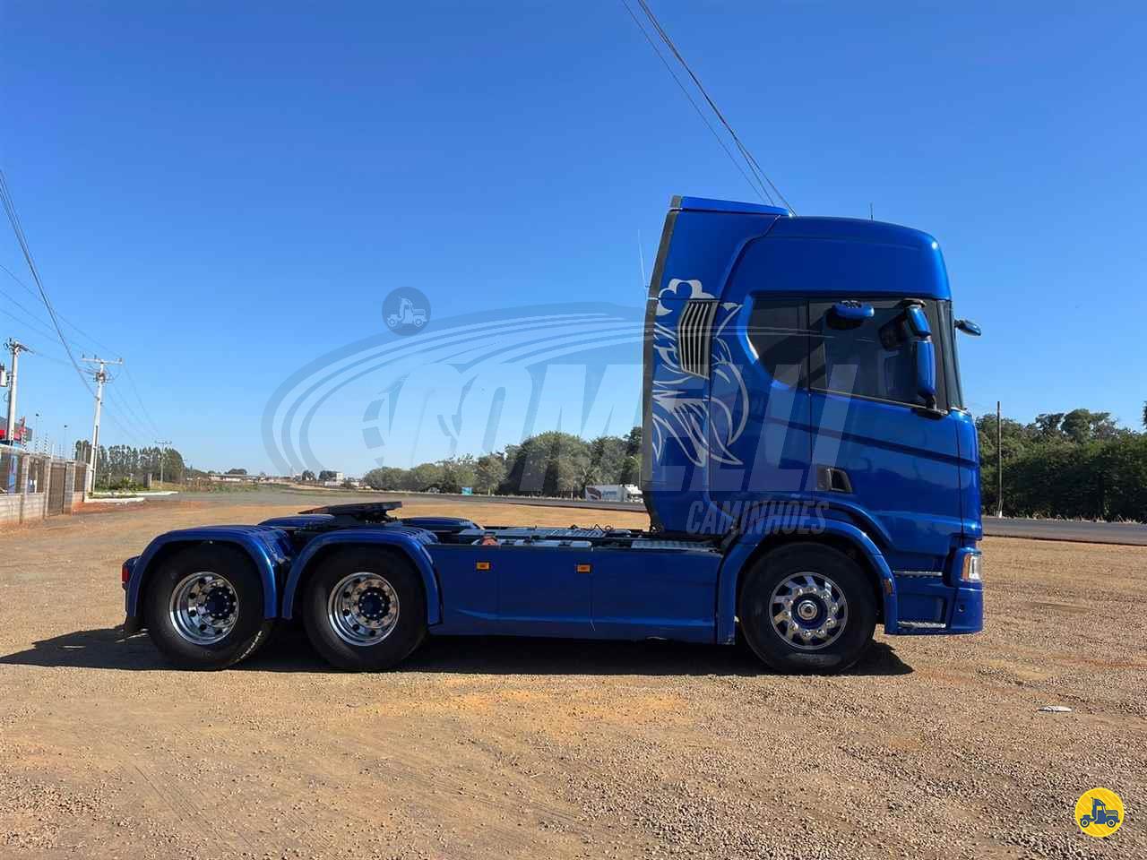 Marca/Modelo: Scania/R540  Ano/Modelo: 21/21  Tração: 6x4 molas  Quilometragem: 292K  Cor: Azul  Com Retarder, Geladeira