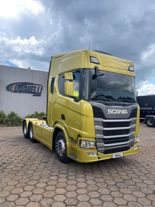 Marca/Modelo: Scania/540 Ano/Modelo: 21/21 Tração: 6x4 Quilometragem: 263 k Cor: Dourado