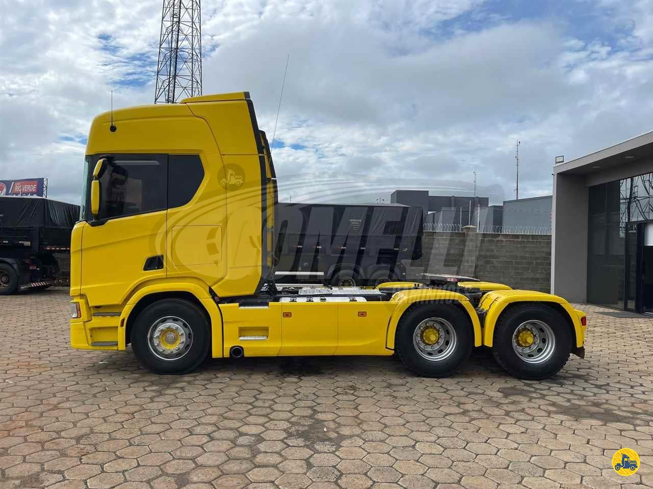 Marca/Modelo: Scania/R540  Ano/Modelo: 21/21  Tração: 6x4 molas  Quilometragem: 286k  Cor: Amarelo  Com Retarder, Gelade