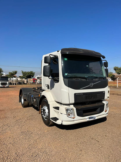 Marca/Modelo: VOLVO/VM 330  Ano/Modelo: 2017/2018 Tração: Toco 4x2 Cor: Branco  Quilometragem: 437k  Câmbio: Automático