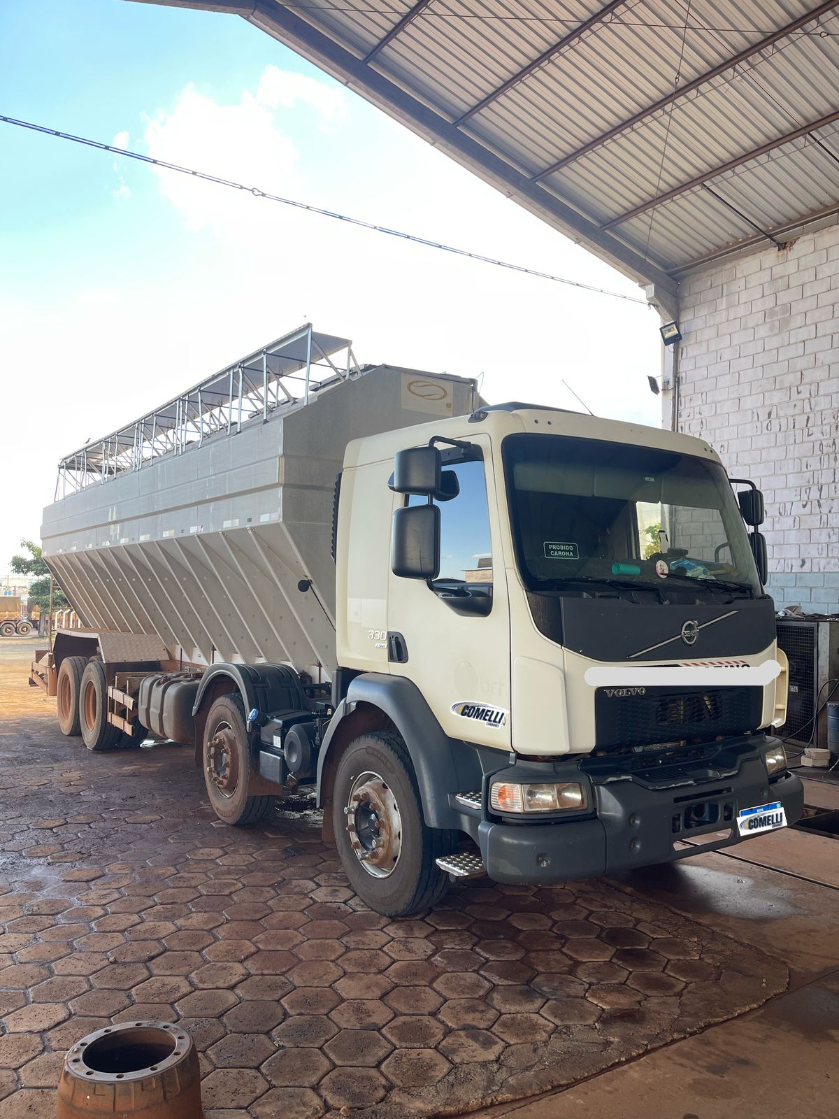 Marca/Modelo: Volvo VM 330 Ano/Modelo: 19/20 Tração: Bitruck 8x2 Quilometragem: 606k