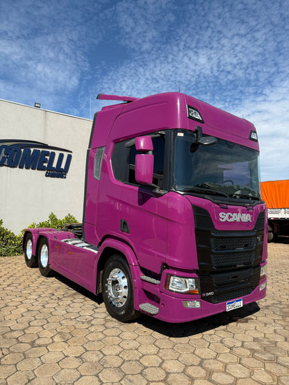 Marca/Modelo: Scania/540 Ano/Modelo: 21/21 Tração: 6x4 molas Quilometragem: 250k Cor: Roxo