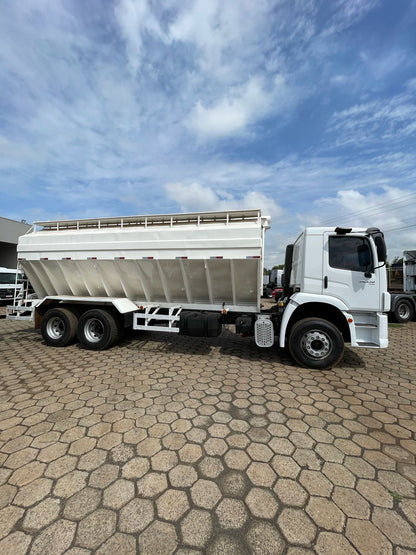 Conj. Volkswagen/24.330  6X2 + Silo Graneleiro TRIEL-HT Quilometragem: 409 Cor: Branco