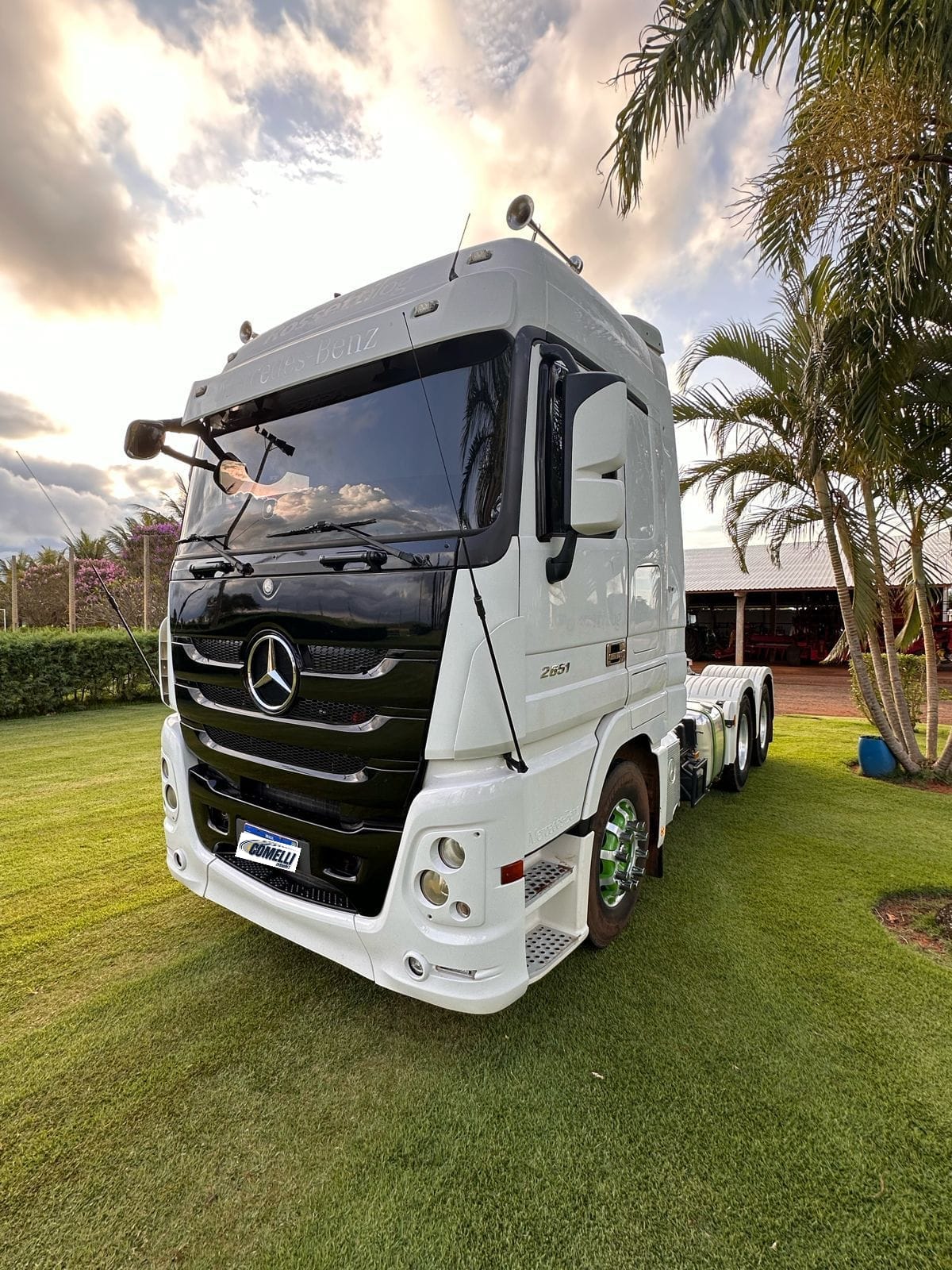 Mercedes Benz Actros 2651 Mega Sapce Marca/Modelo: Mercerds Benz/2651 Ano/Modelo: 2020/2020 Quilometragem: 212k Cor: Bra