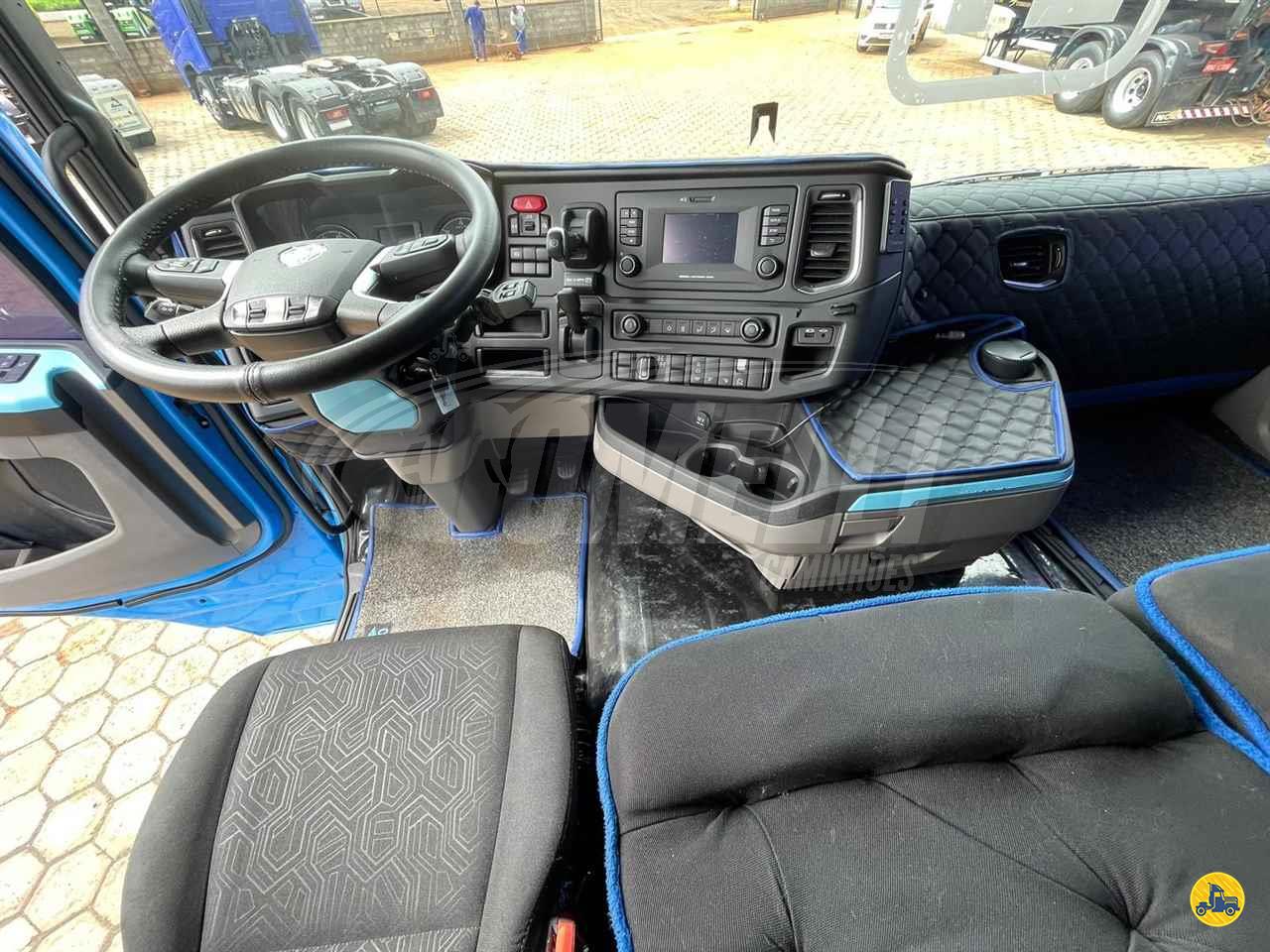 Marca/Modelo: Scania/R540  Ano/Modelo: 21/21  Tração: 6x4 molas  Quilometragem: 289k  Cor: Azul Com Retarder, Geladeira,