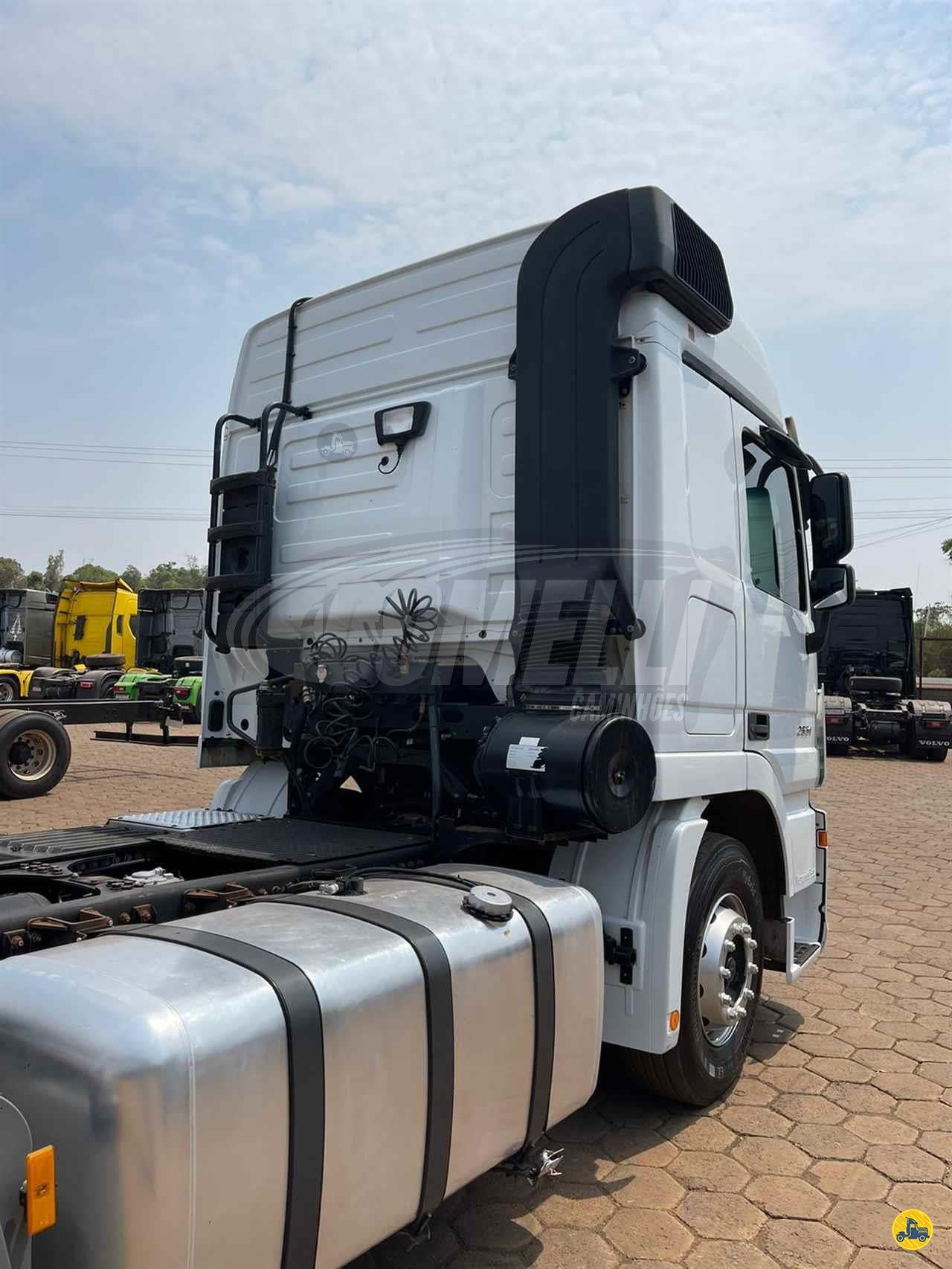 Marca/Modelo: Mercedez benz MB-2651/ Ano/Modelo: 20/20 Tração: 6x4 molas Cor: Branco