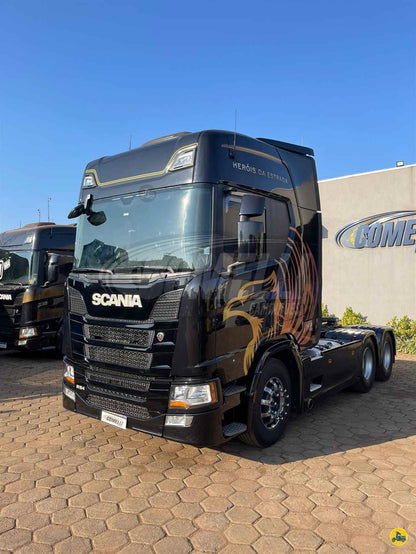 Marca/Modelo: Scania/540 Ano/Modelo: 21/21 Tração: 6x4 molas Quilometragem: 248 k Cor: Preto