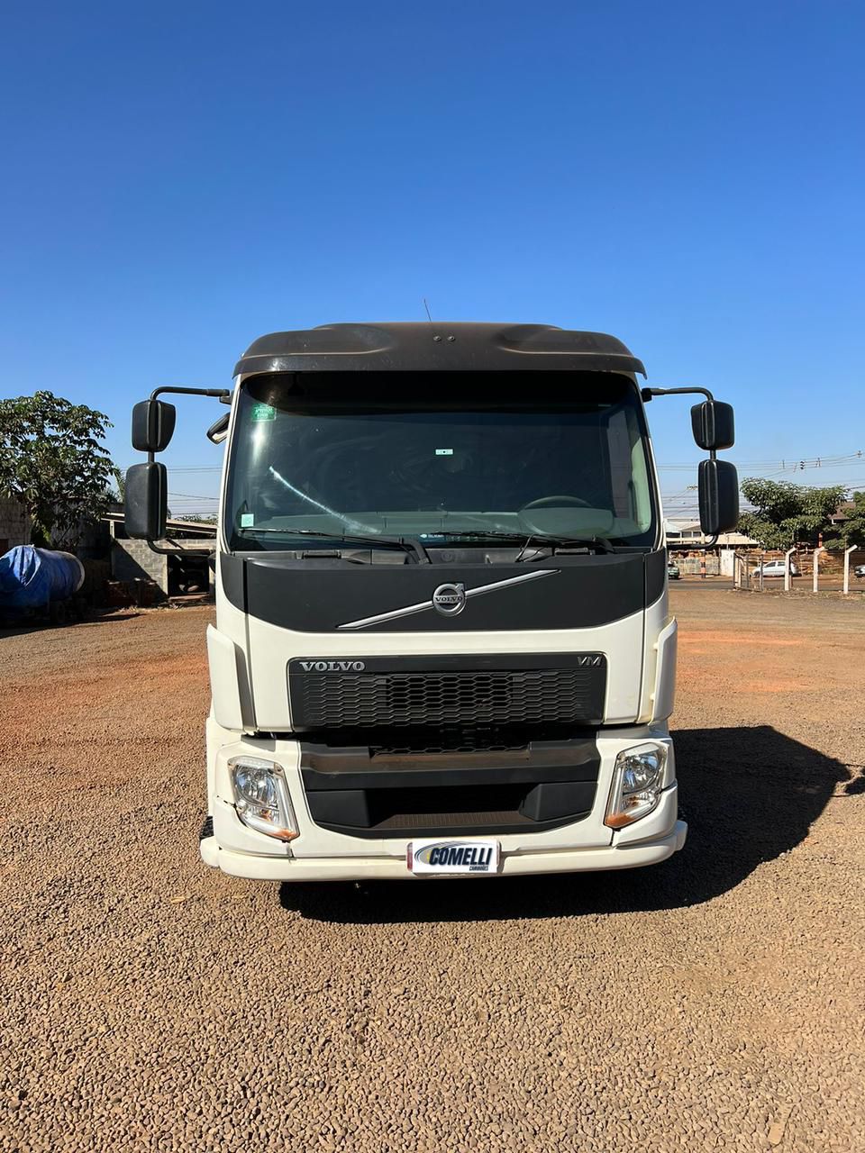 Marca/Modelo: VOLVO/VM 330  Ano/Modelo: 2017/2018 Tração: Toco 4x2 Cor: Branco  Quilometragem: 437k  Câmbio: Automático