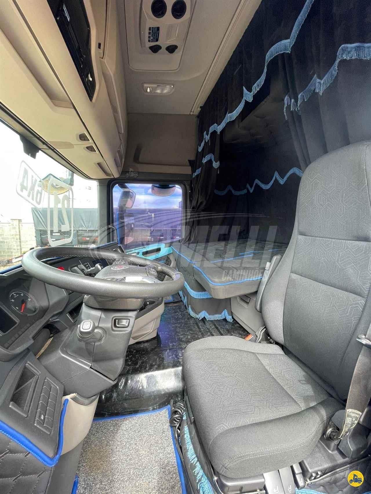 Marca/Modelo: Scania/R540  Ano/Modelo: 21/21  Tração: 6x4 molas  Quilometragem: 289k  Cor: Azul Com Retarder, Geladeira,