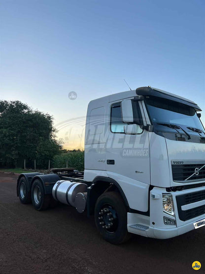 Marca/Modelo: Volvo/FH440  Ano/Modelo: 2011/2011  Quilometragem: 984k  Tração: 6x4 molas  Cor Branco  Ar- eletrcondicion