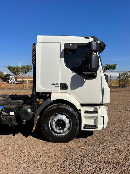 Marca/Modelo: VOLVO/VM 330  Ano/Modelo: 2017/2018 Tração: Toco 4x2 Cor: Branco  Quilometragem: 437k  Câmbio: Automático