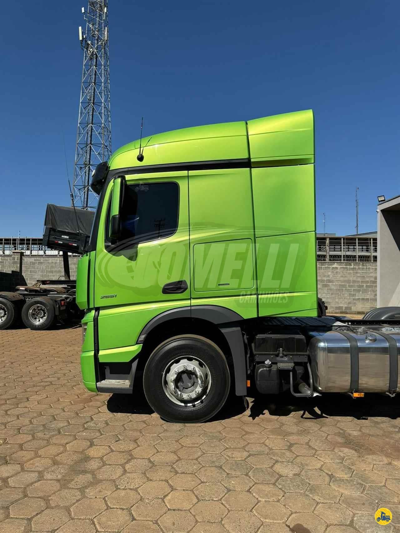 Marca/Modelo: Mercedez benz  Ano/Modelo: 22/22 Tração: 6x4 molas Quilometragem: 183k Cor: Verde