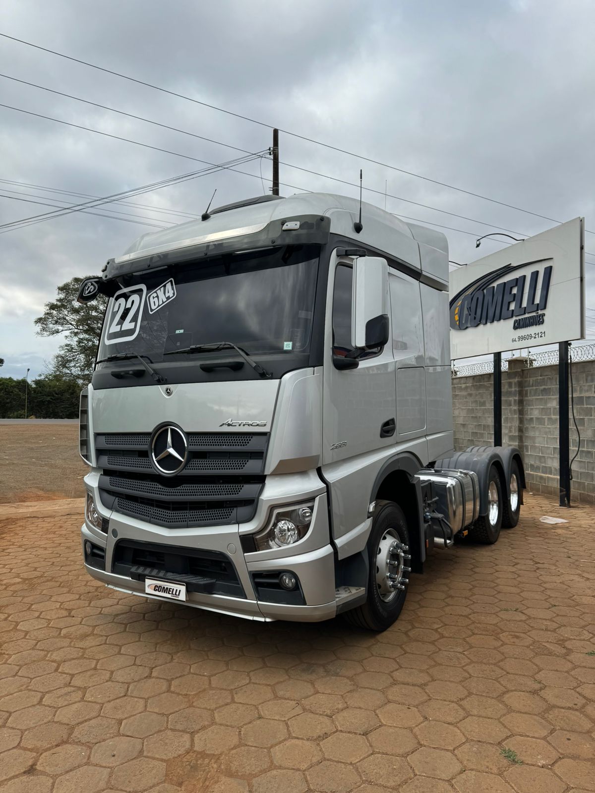 Marca/Modelo: Mercedes /2651  Ano/Modelo: 2022/2022  Quilometragem: 167k Tração: 6x4  Cor: Prata