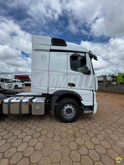 Marca/Modelo: Mercedez benz/ Ano/Modelo: 21/21/ Tração: 6x4 molas Quilometragem: 482k Cor: Branco