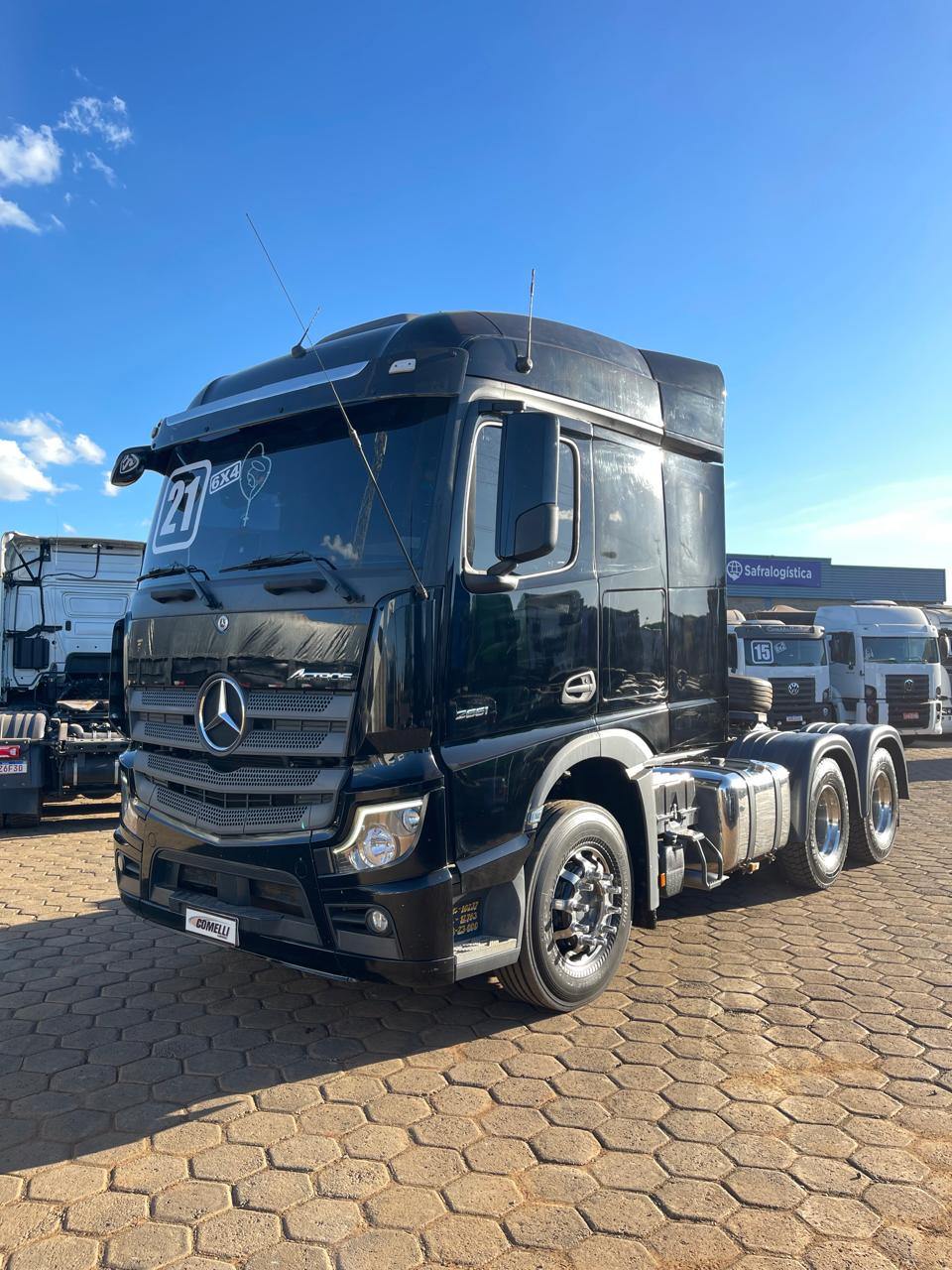 Marca/Modelo: Mercedes Benz /2651  Ano/Modelo: 2022/2022  Quilometragem: 163k  Tração 6x4  Cor: Preto  Suspensão de Mola