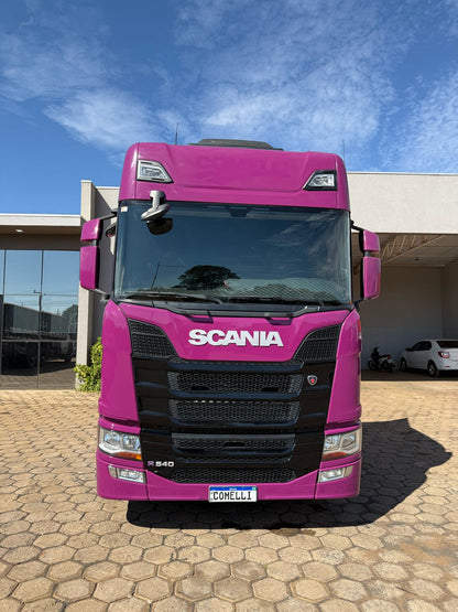 Marca/Modelo: Scania/540 Ano/Modelo: 21/21 Tração: 6x4 molas Quilometragem: 250k Cor: Roxo