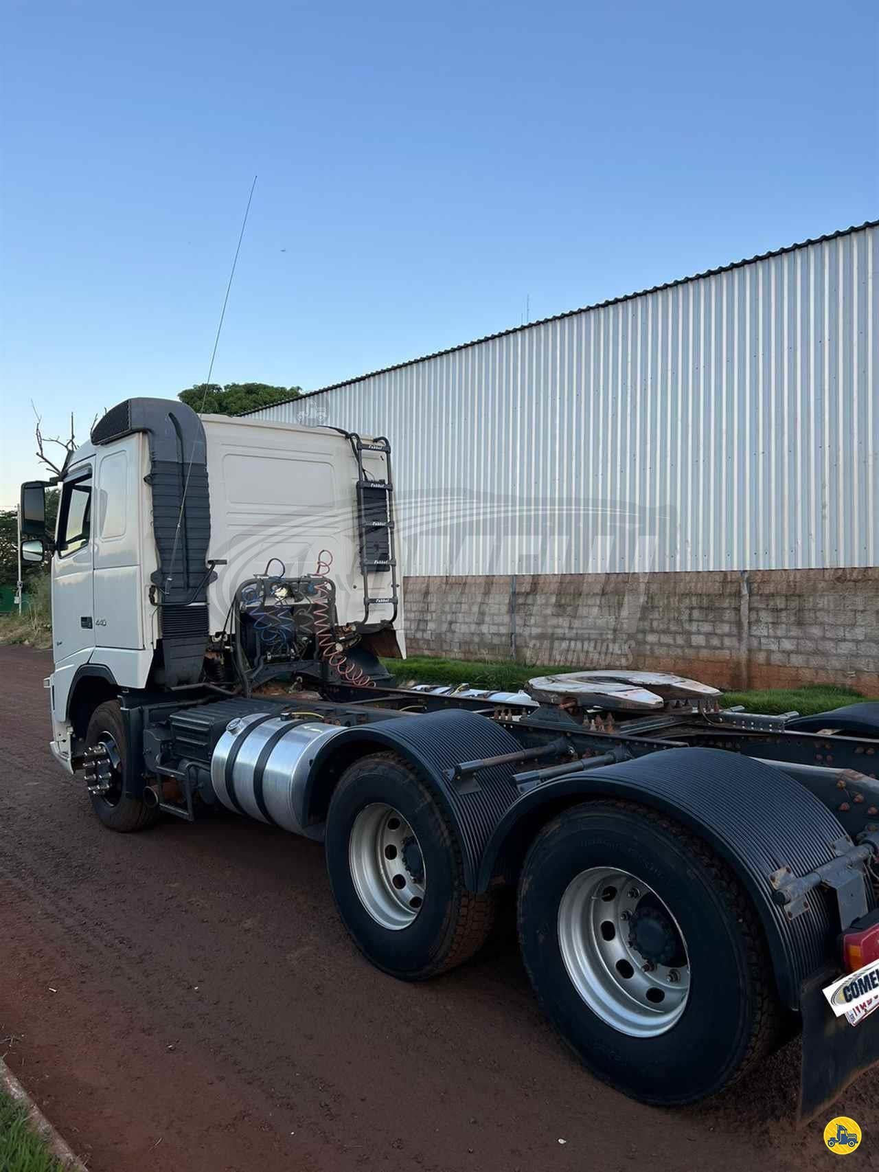 Marca/Modelo: Volvo/FH440  Ano/Modelo: 2011/2011  Quilometragem: 984k  Tração: 6x4 molas  Cor Branco  Ar- eletrcondicion