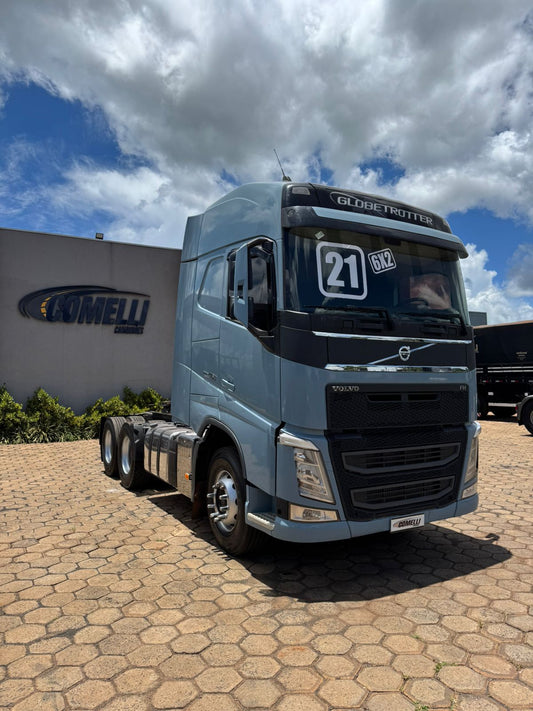 Marca/Modelo: Volvo FH 460/ Ano/Modelo: 21/21 Tração: 6x2 molas Quilometragem: 285 k Cor: Azul