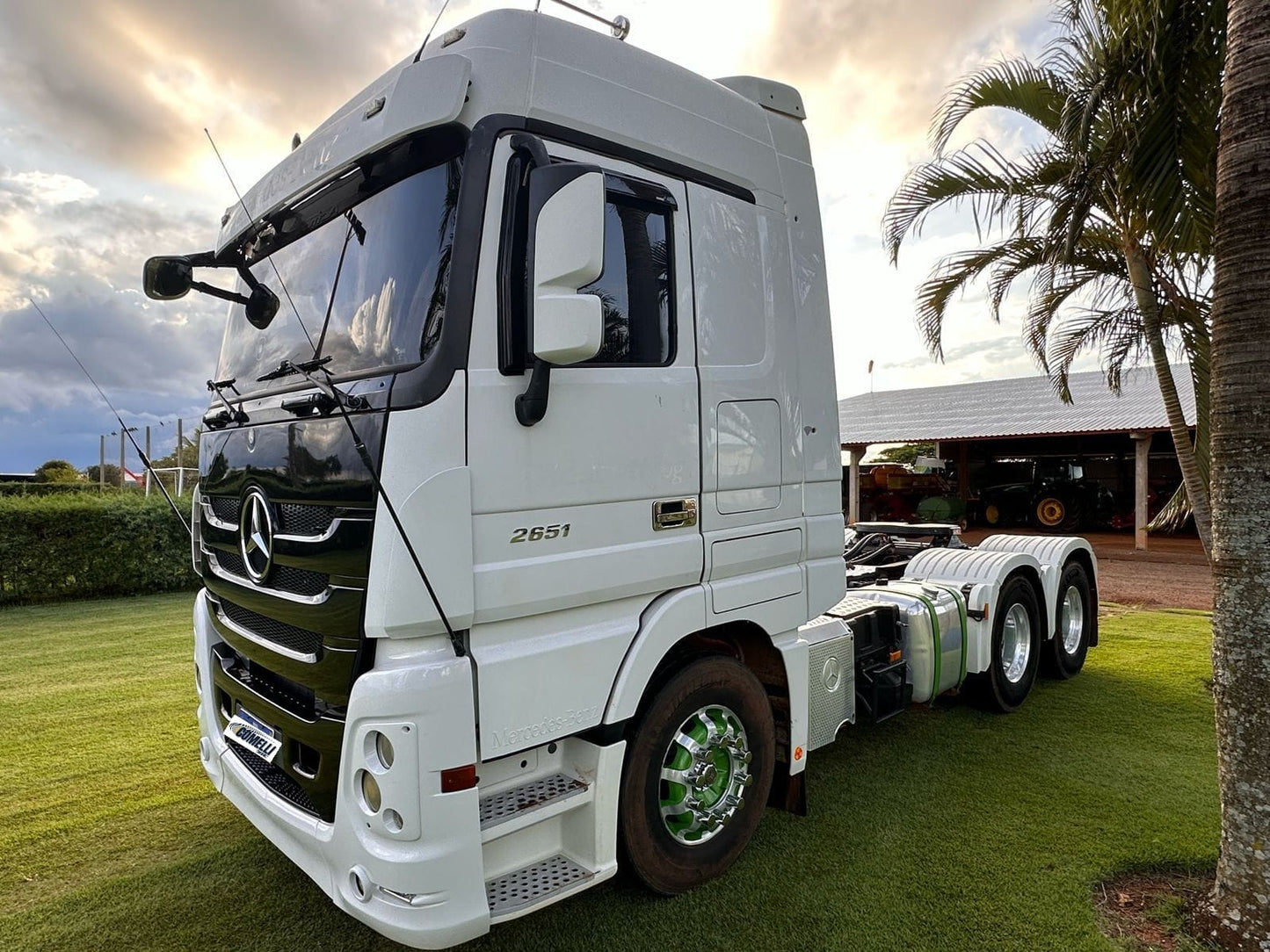 Mercedes Benz Actros 2651 Mega Sapce Marca/Modelo: Mercerds Benz/2651 Ano/Modelo: 2020/2020 Quilometragem: 212k Cor: Bra