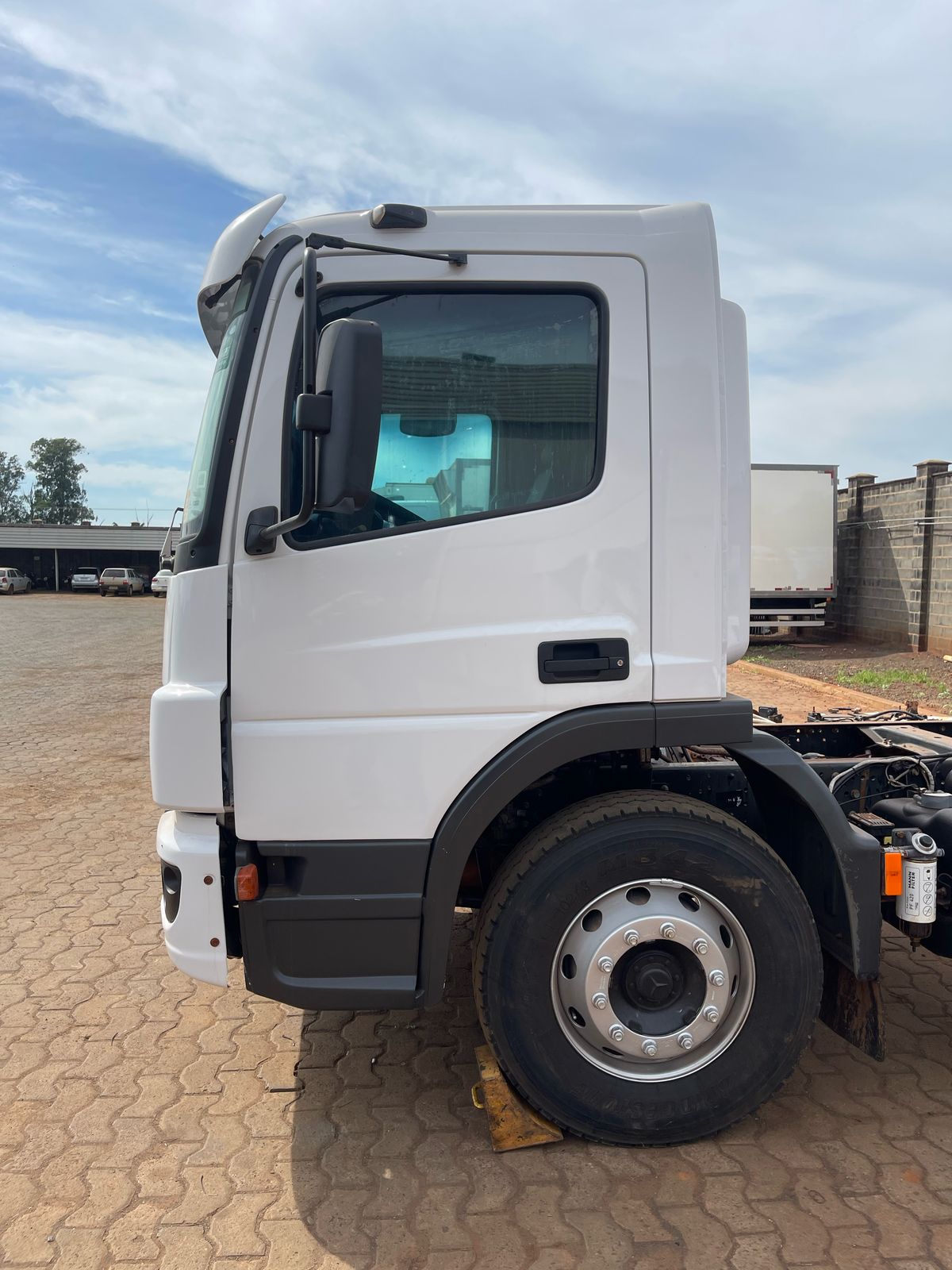 Marca/ Modelo: Mercedes-benz atego 1719 Ano/Modelo: 16/16 Quilometragem: 778K Tração: 4X2  Cor: Branco