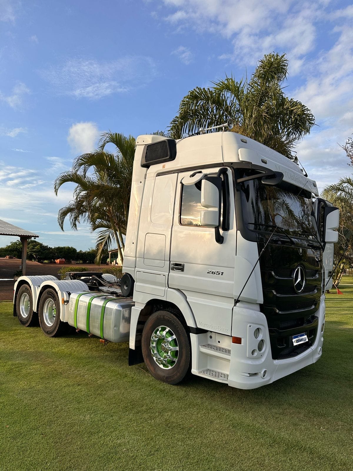 Mercedes Benz Actros 2651 Mega Sapce Marca/Modelo: Mercerds Benz/2651 Ano/Modelo: 2020/2020 Quilometragem: 212k Cor: Bra