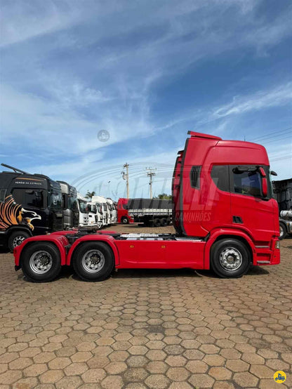 Marca/Modelo: Scania/R540 Ano/Modelo: 21/21 Tração: 6x4 Quilometragem: 276k Cor: Vermelha