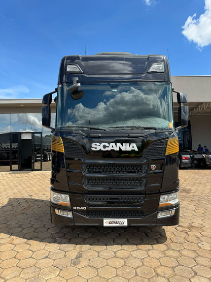 Marca/Modelo: Scania/R540 Ano/Modelo: 21/21 Tração: 6x4 Retarder: sim molas Quilometragem: 248k Cor: Preta