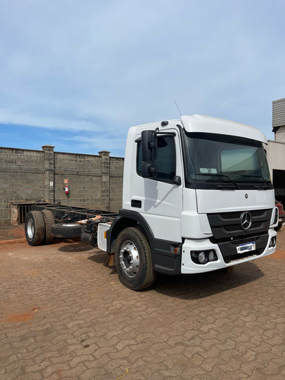 Marca/ Modelo: Mercedes-benz atego 1719 Ano/Modelo: 16/16 Quilometragem: 778K Tração: 4X2  Cor: Branco