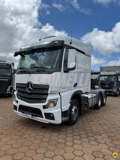 Marca/Modelo: Mercedez benz/ Ano/Modelo: 21/21/ Tração: 6x4 molas Quilometragem: 482k Cor: Branco