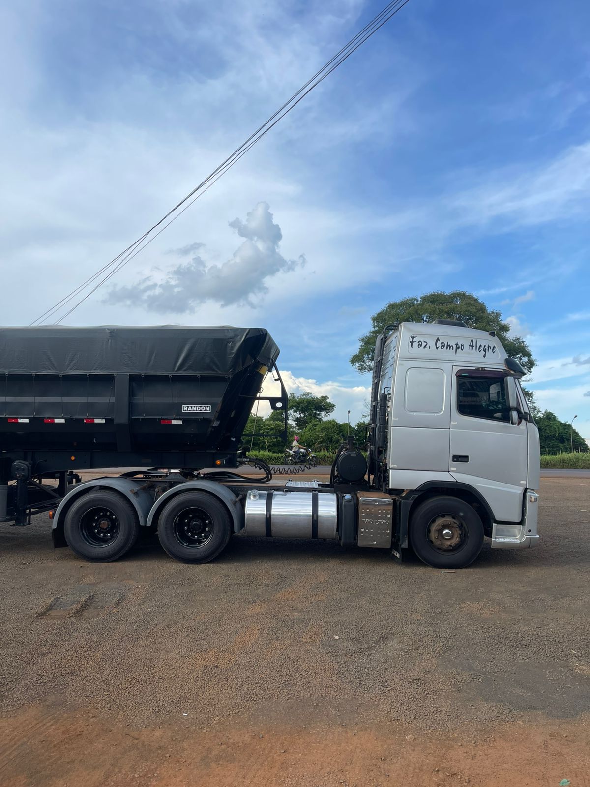 Marca/Modelo: Conjunto Volvo FH 540+Rodo-caçamba guerra / Ano/ Modelo:12/12/Tração: 6x4 molas Quilometragem: 1062.000k