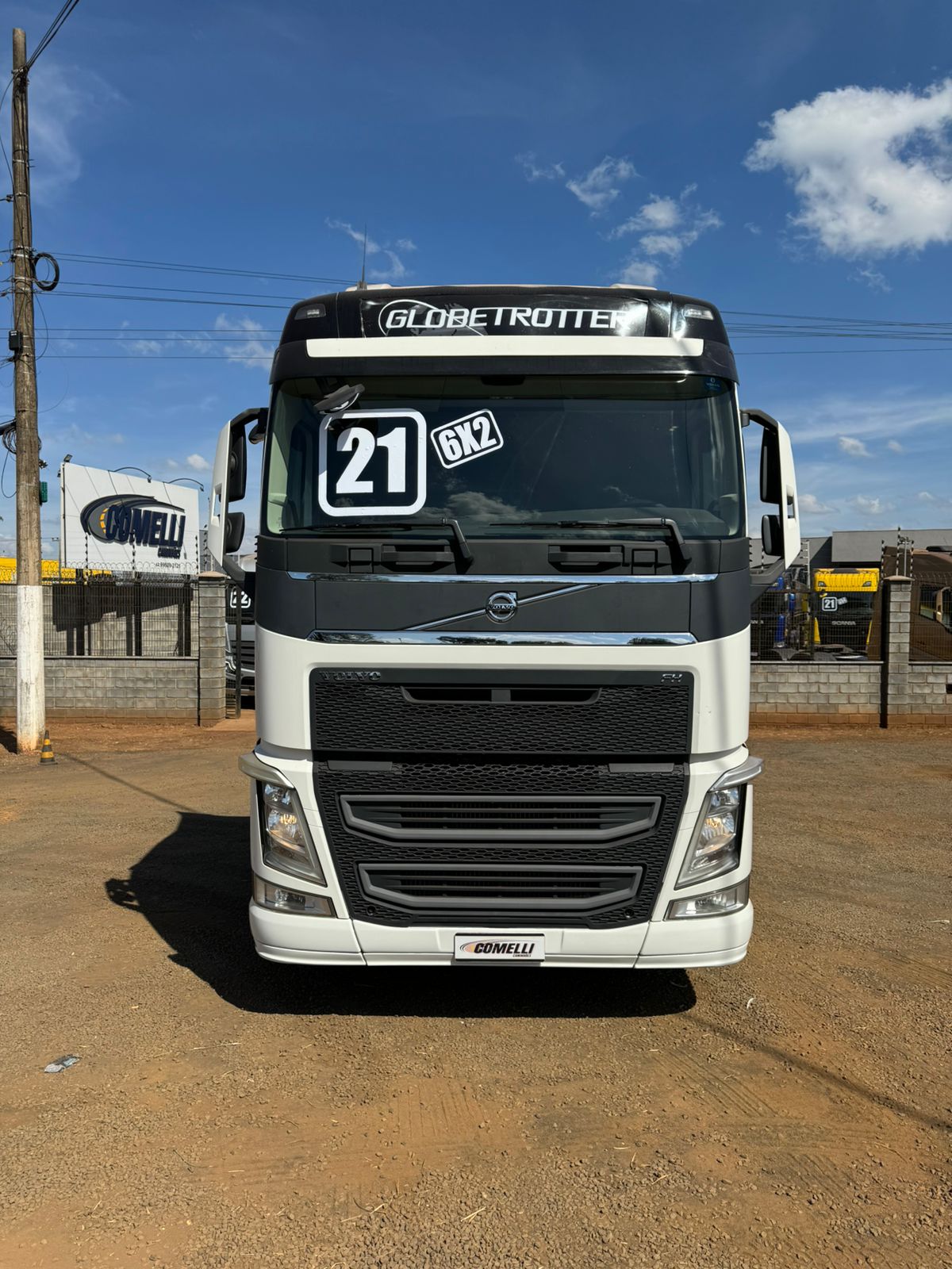 Marca/Modelo: Volvo/FH460 Ano/Modelo: 2020/2021  Tração: 6x2 molas  Cor: Branco  Quilometragem: 527k Automático, Ar-cond