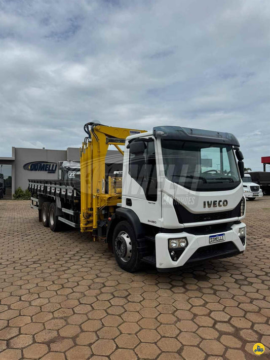 Marca/Modelo: IVECO TECTOR GUINCHO MUNK/ Ano/Modelo: 22/22 Tração: 6x2 molas Quilometragem:588k Cor: Branco