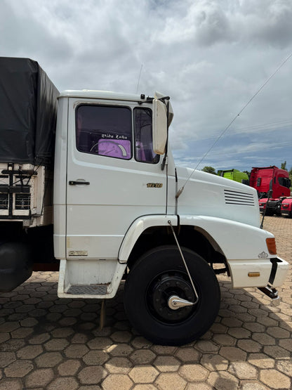 Marca/Modelo: Caminhão Mercedez benz/ Ano/Modelo: 93/93 Tração: 6x2 molas Quilometragem: 3000k