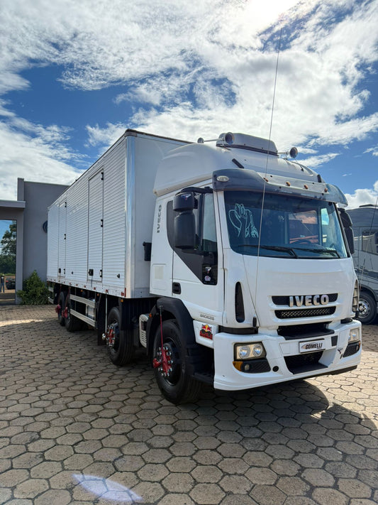 Marca/Modelo: Caminhão Iveco Tector/ Ano/Modelo: 12/12 Tração: Bitruck 8x2 Quilometragem: 700k