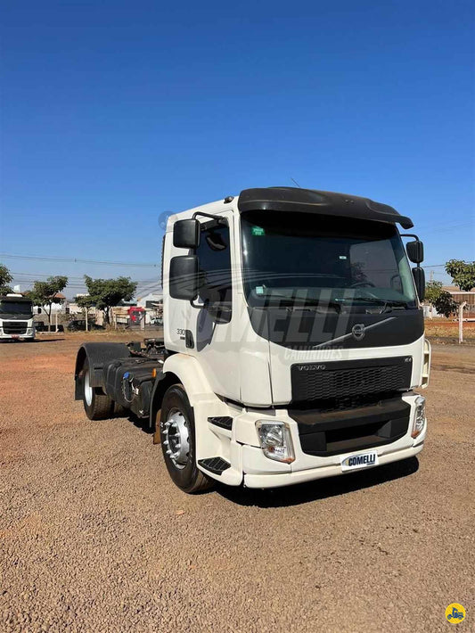 Marca/Modelo: Volvo VM 330 Ano/Modelo: 17/18 Tração: 4x2 molas Quilometragem: 437k Cor: Branco